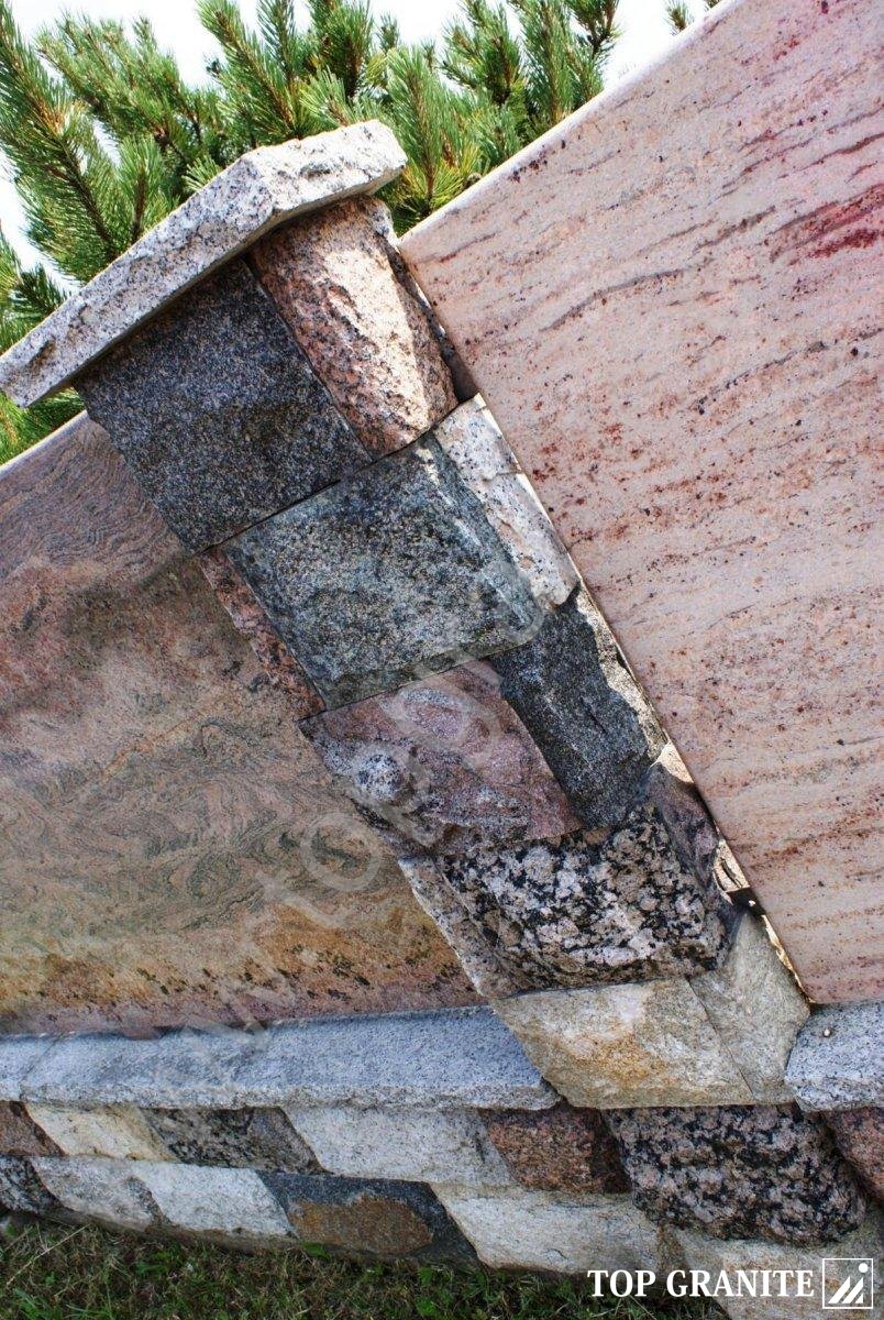 Detail obložení plotu krajinou z přírodního kamene Detail obložení plotu krajinou z přírodního kamene